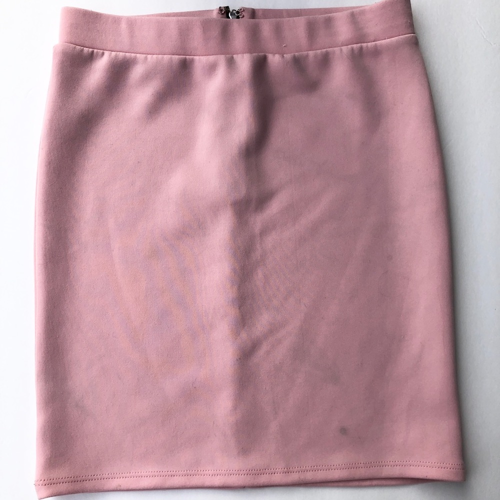 Body tight pink skirt 🌸